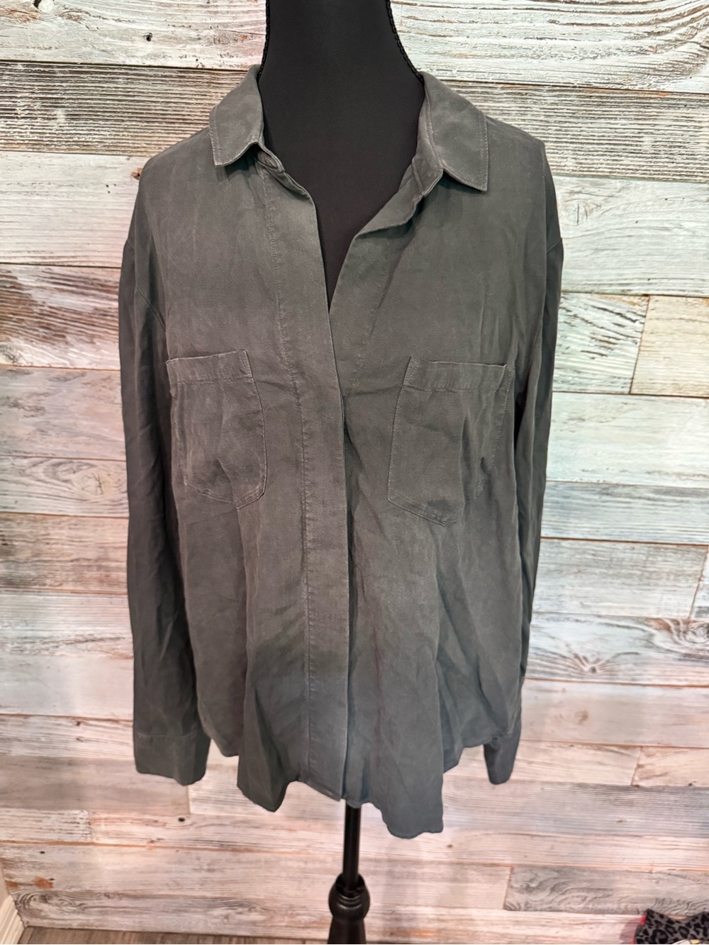 NWT cloth & stone Washed Slate Button-Down Shirt